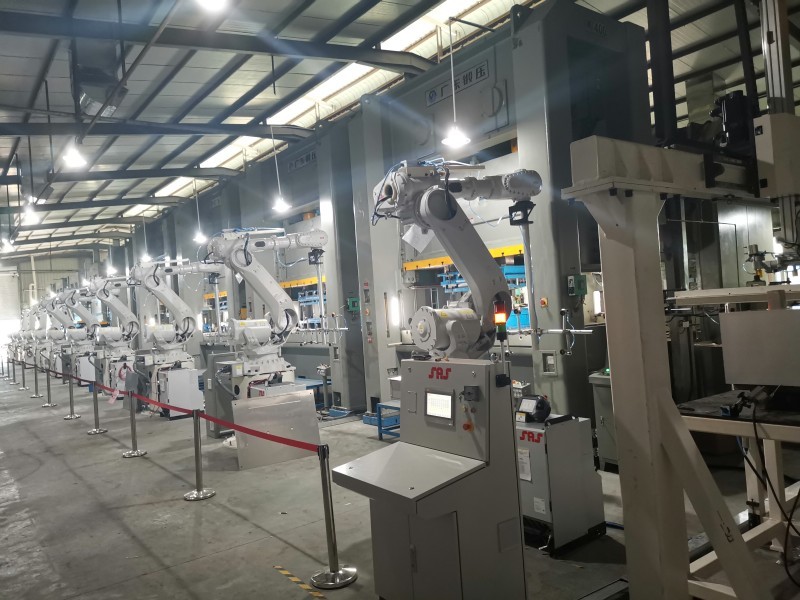 Fully Automated Robotic Stamping Line with Sync Control